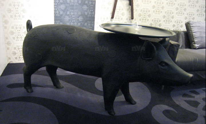 BVH博威灯饰 pig table 黑猪边桌 场景
